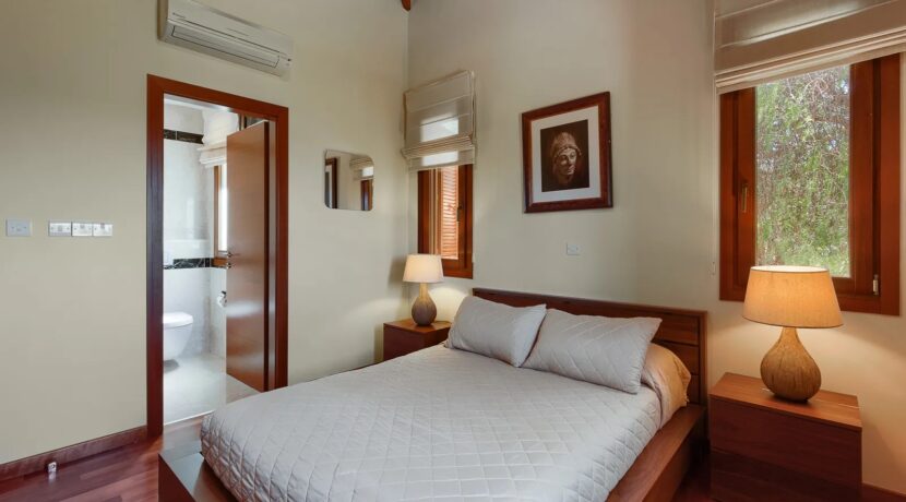 superior villa bed room